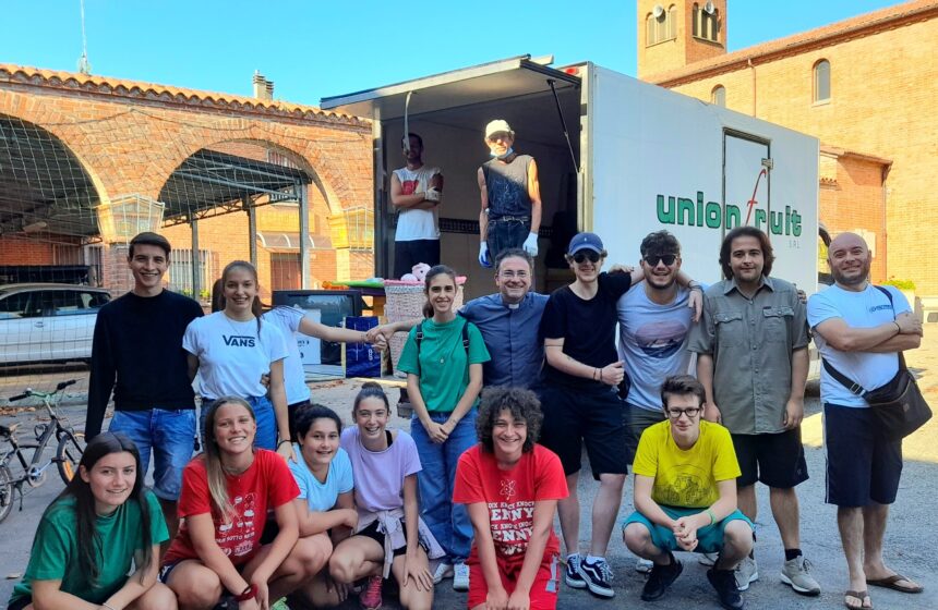 IL GRUPPO GIOVANI DI SESTO IMOLESE E SASSO MORELLI AL LAVORO CON I FRATI CAPPUCCINI DI IMOLA PER LE MISSIONI IN AFRICA