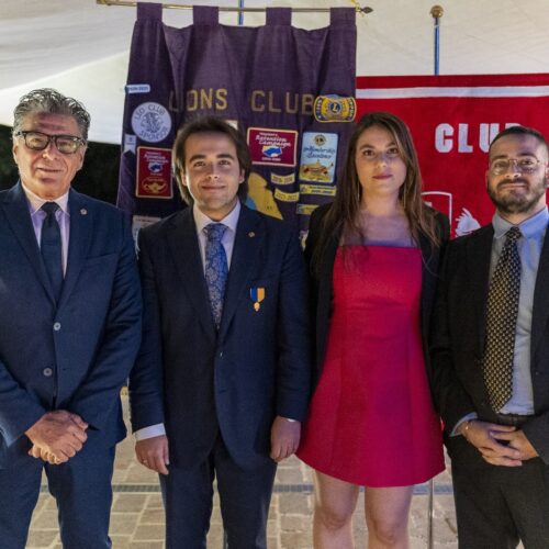 Lions Club Castel San Pietro Terme, Michele Iannuzzi nuovo presidente dopo Nicolas Vacchi – Martin Cloroformio riceve il testimone da Giorgia Bertelli come nuovo presidente dei giovani del Leo Club castellano: in programma una annata di grandi iniziative di solidarietà.